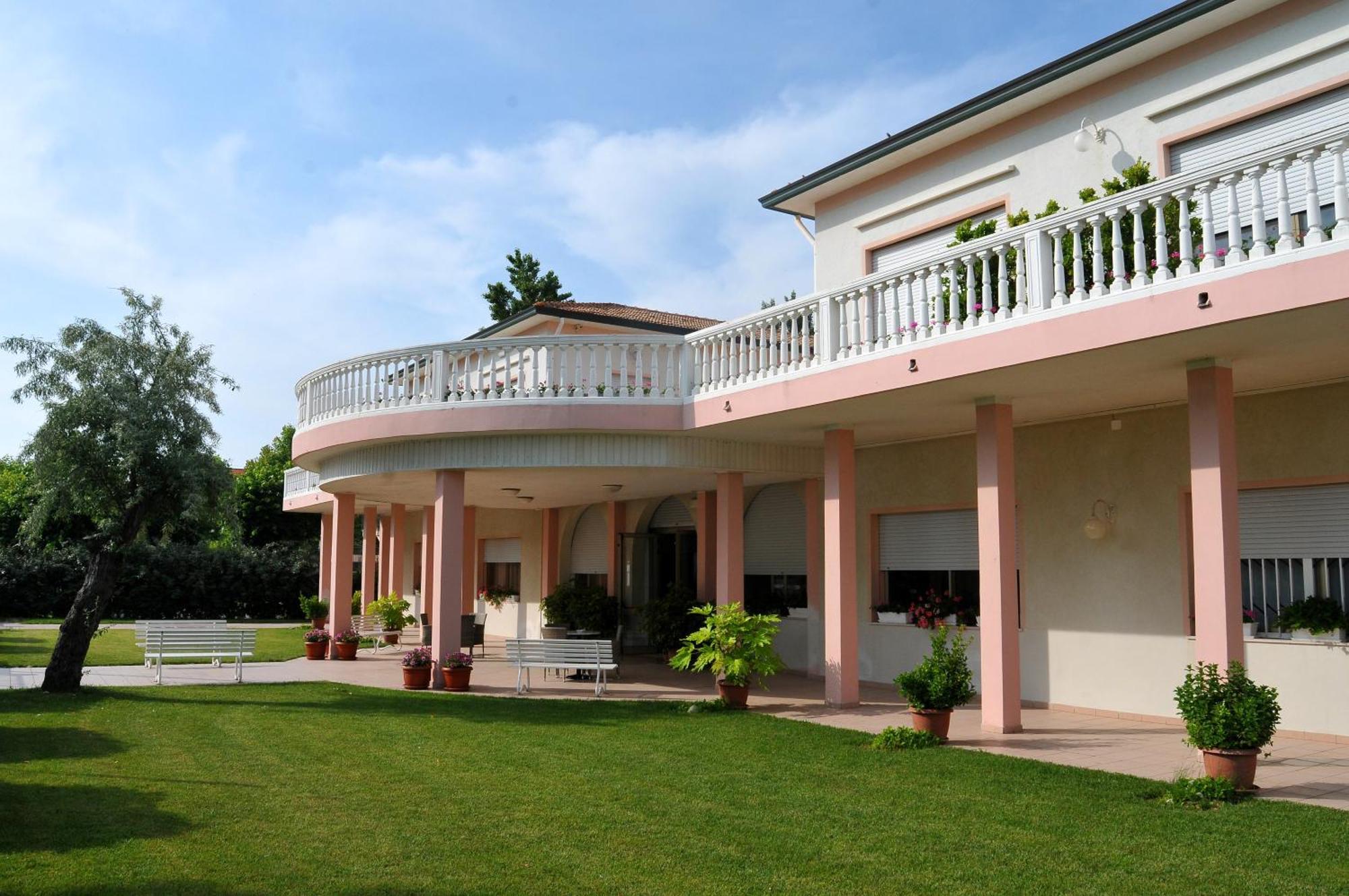 Отель Stella - Casa Per Ferie Беллария-Иджеа-Марина Экстерьер фото